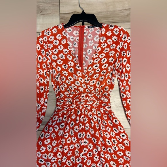 Zara Floral Romper - Picture 3 of 11